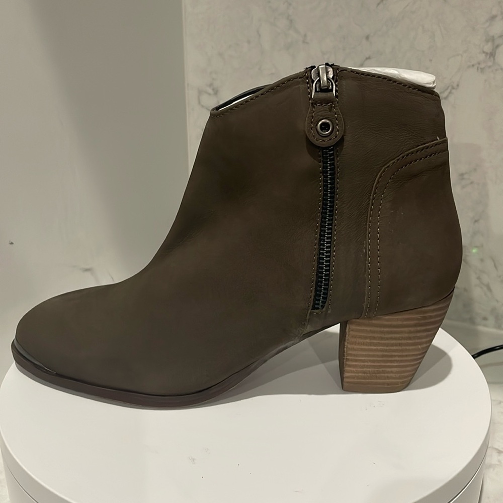 New! Diba Sequoia Suede Leather
Western‎ Bootie Block Stacked Heel Size 10 $140